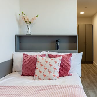 Sky View En Suite - Image 4